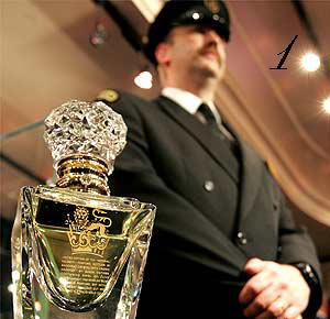 نبدأ بأغلى عطر في العالم اسم العطر Clive Christian's Imperial Majesty قيمة العطر $215,000